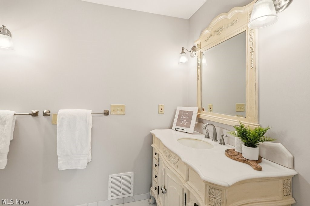 569 Atterbury Boulevard Hudson OH 44236