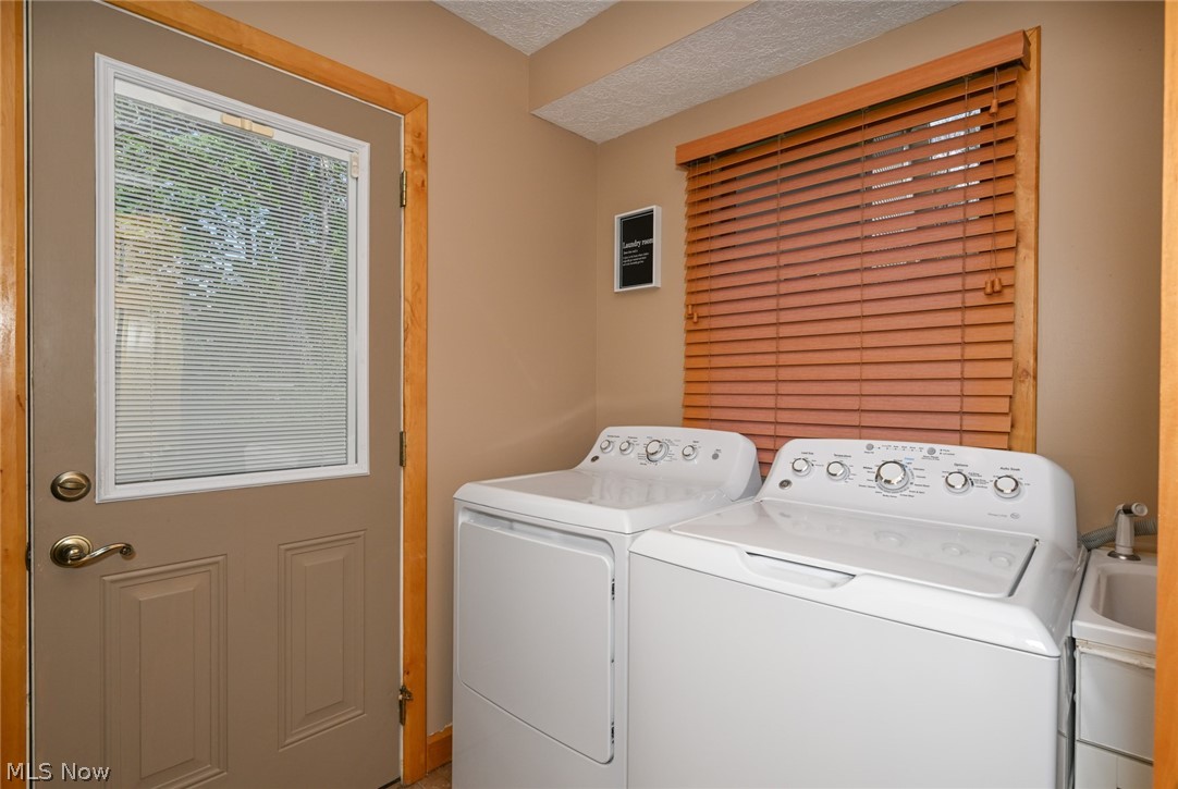 2873 Lodge Road SW Sherrodsville OH 44675