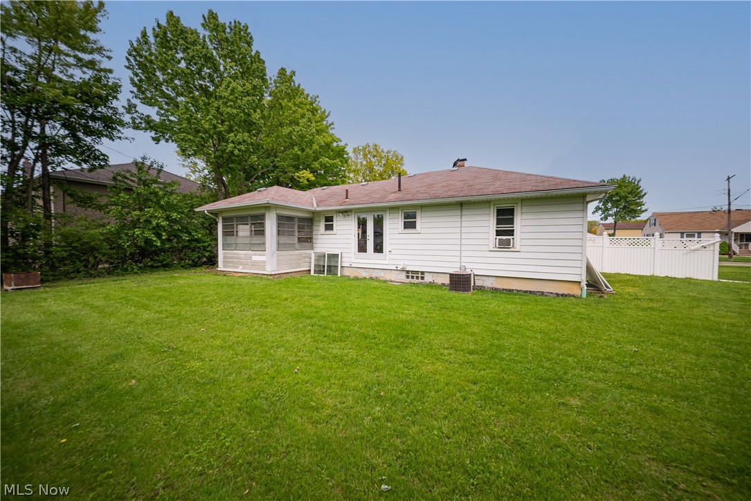 1528 Maryland Avenue Lorain OH 44052