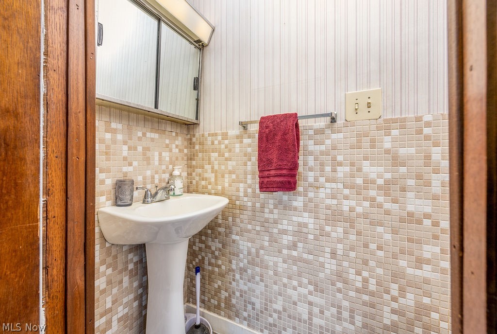 6886 State Route 821 Whipple OH 45788