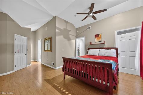 2223 Carabel Avenue Lakewood OH 44107