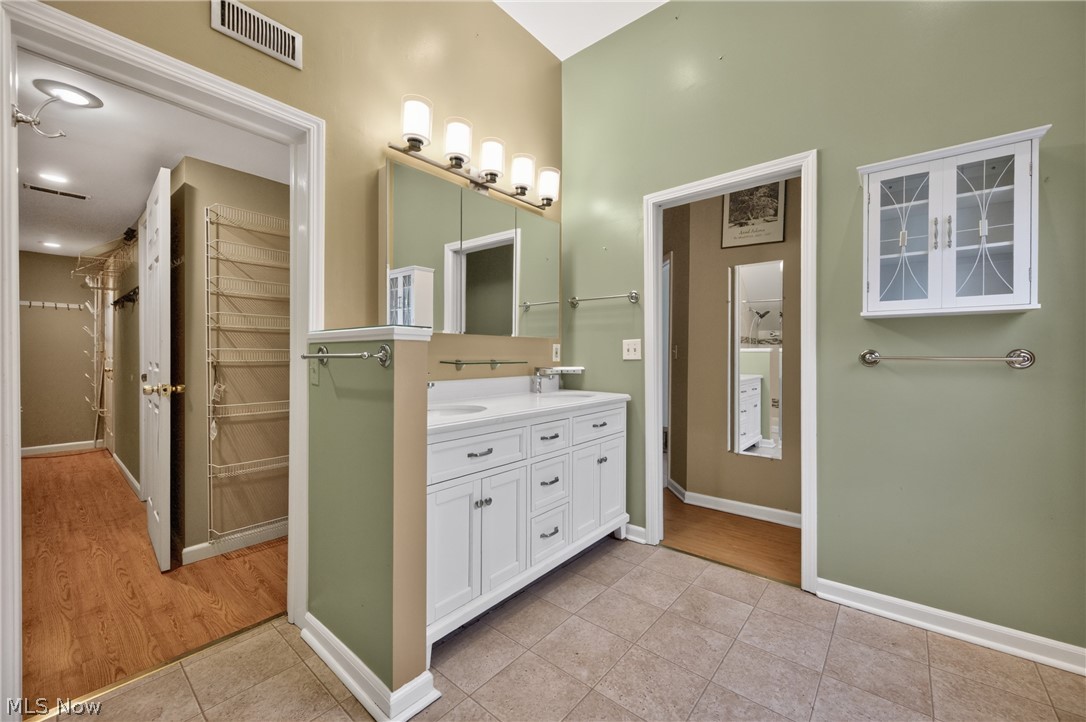 2223 Carabel Avenue Lakewood OH 44107