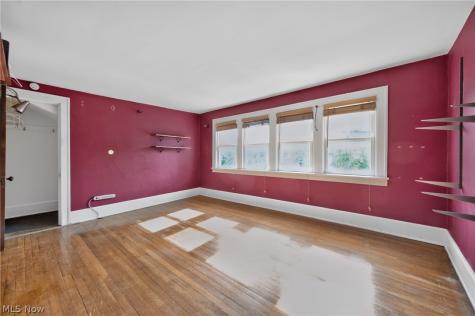 2223 Carabel Avenue Lakewood OH 44107