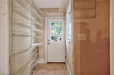 2223 Carabel Avenue Lakewood OH 44107