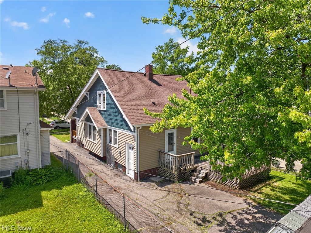 2223 Carabel Avenue Lakewood OH 44107