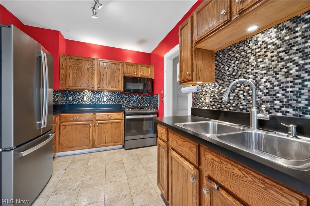 2223 Carabel Avenue Lakewood OH 44107