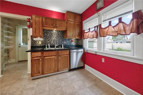 2223 Carabel Avenue Lakewood OH 44107