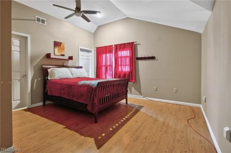 2223 Carabel Avenue Lakewood OH 44107