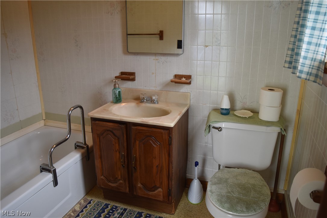 64 Township Road 1098 Dillonvale OH 43917