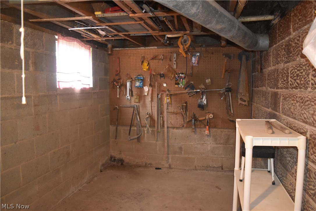 64 Township Road 1098 Dillonvale OH 43917