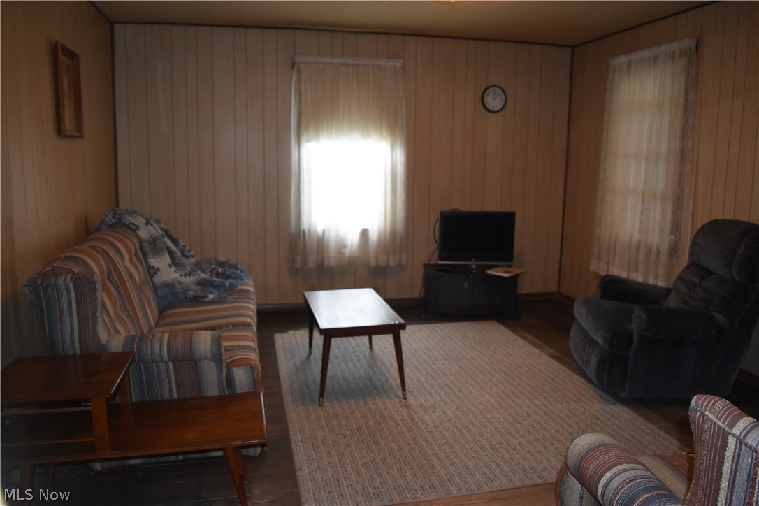 64 Township Road 1098 Dillonvale OH 43917