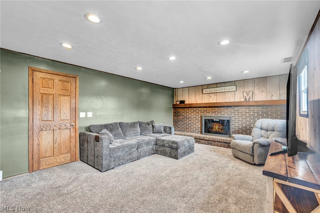 1044 Tumbleweed Street NE Uniontown OH 44685