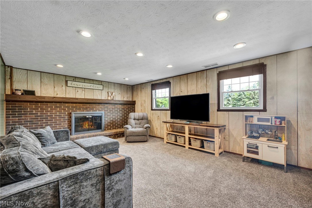 1044 Tumbleweed Street NE Uniontown OH 44685