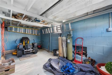 4085 Melton Avenue New Franklin OH 44319