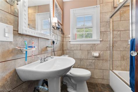 4085 Melton Avenue New Franklin OH 44319