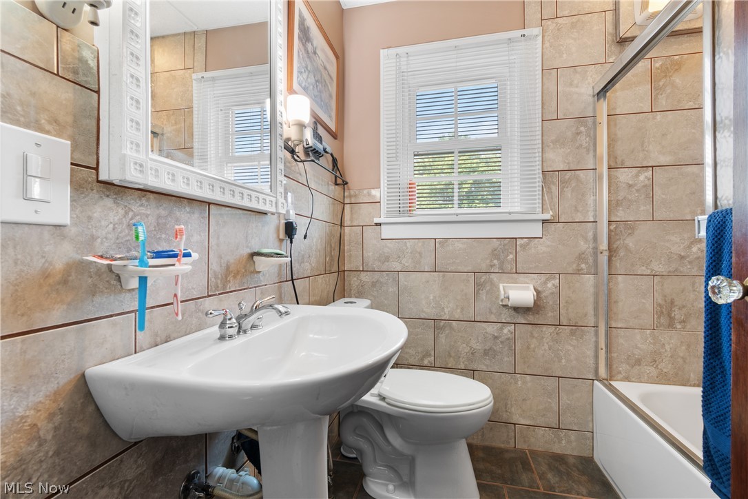 4085 Melton Avenue New Franklin OH 44319