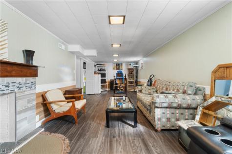 4085 Melton Avenue New Franklin OH 44319