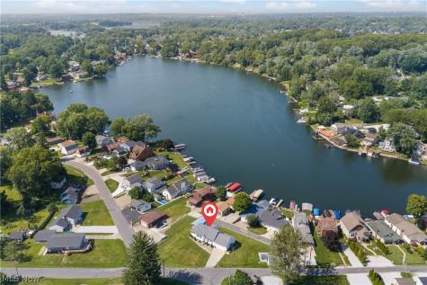4085 Melton Avenue New Franklin OH 44319