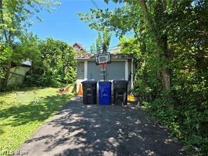 11813 Dove Cleveland OH 44122
