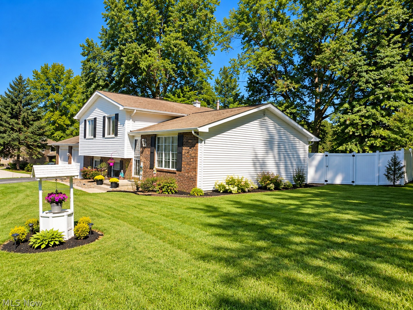 201 Greenbriar Drive Cortland OH 44410