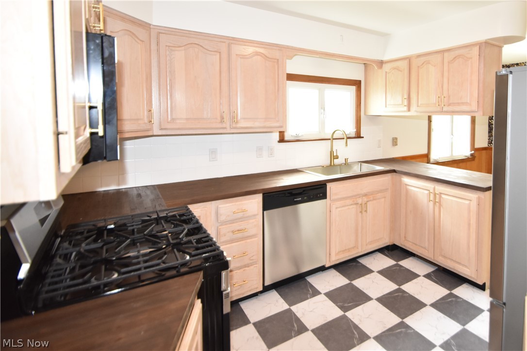 421 Parkview Drive Girard OH 44420