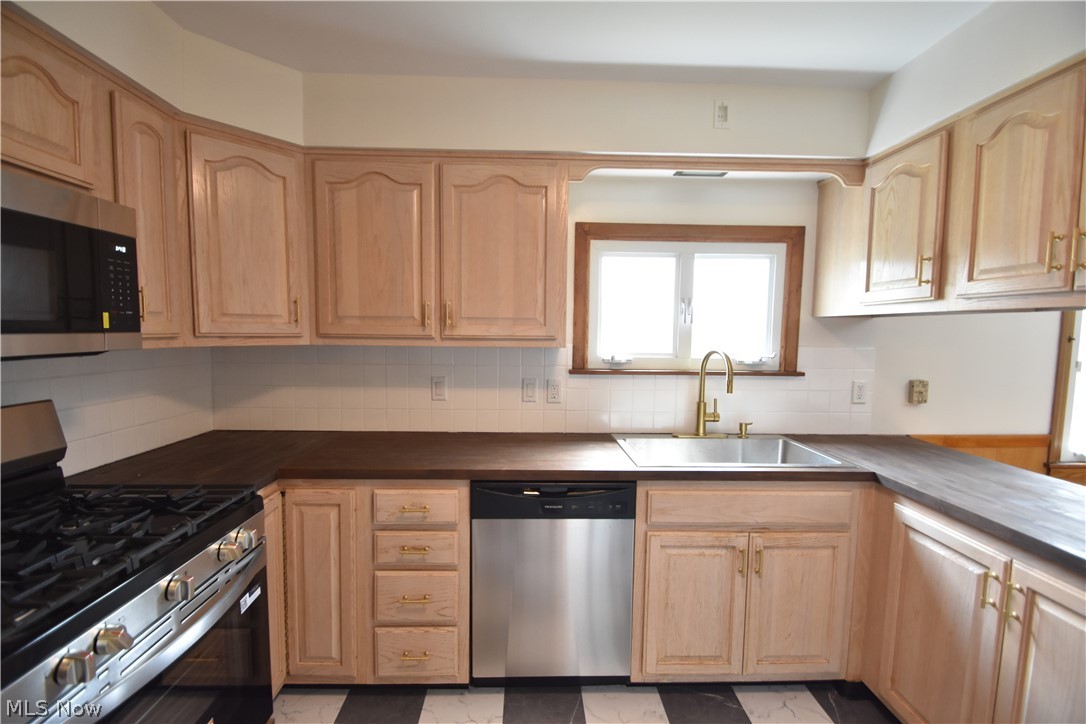 421 Parkview Drive Girard OH 44420
