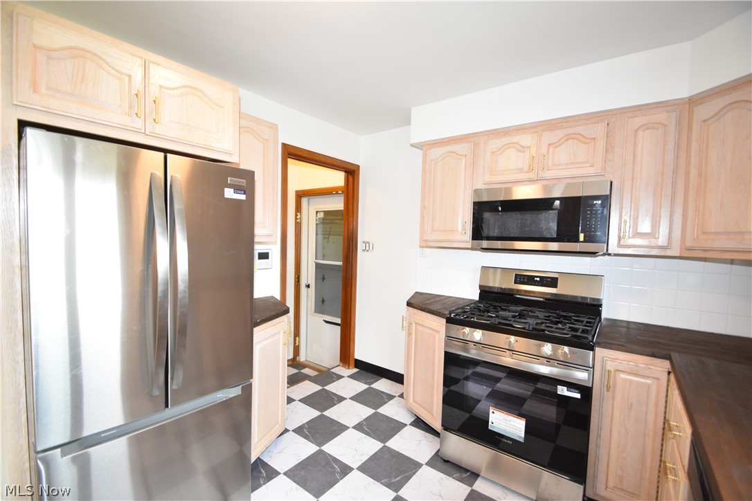 421 Parkview Drive Girard OH 44420