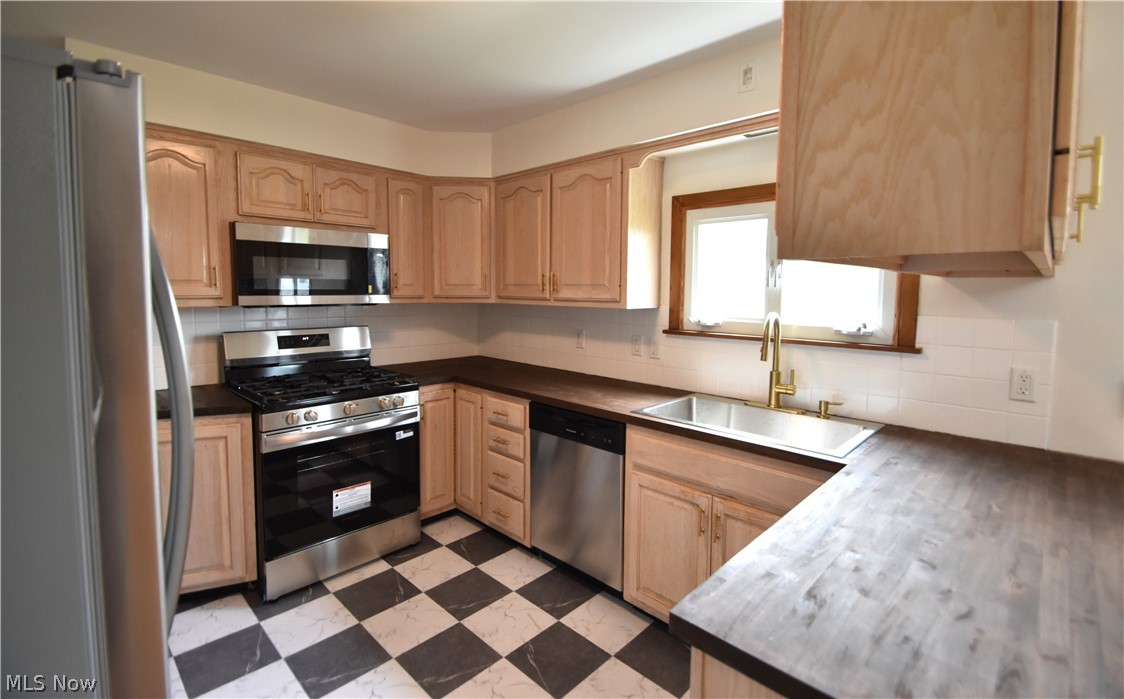 421 Parkview Drive Girard OH 44420
