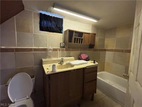 1499 Clermont Road Cleveland OH 44110