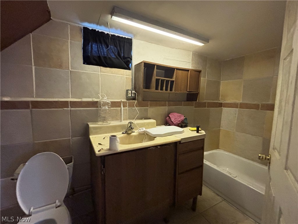 1499 Clermont Road Cleveland OH 44110