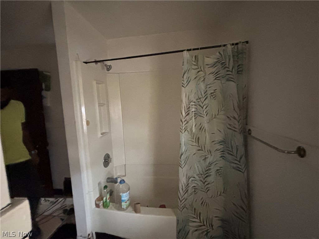 1499 Clermont Road Cleveland OH 44110