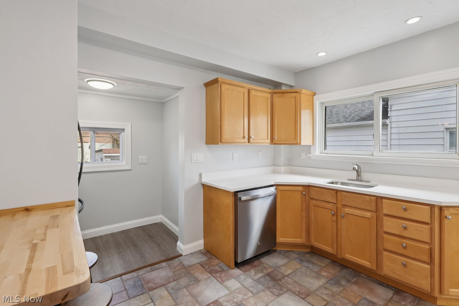 5115 Oakmont Drive Lyndhurst OH 44124