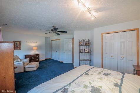 15271 Oak Hollow Lane Strongsville OH 44149