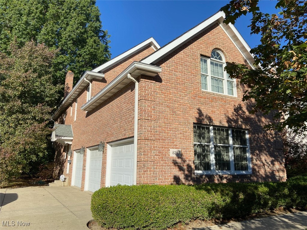 834 Eaton Park Lane Akron OH 44303