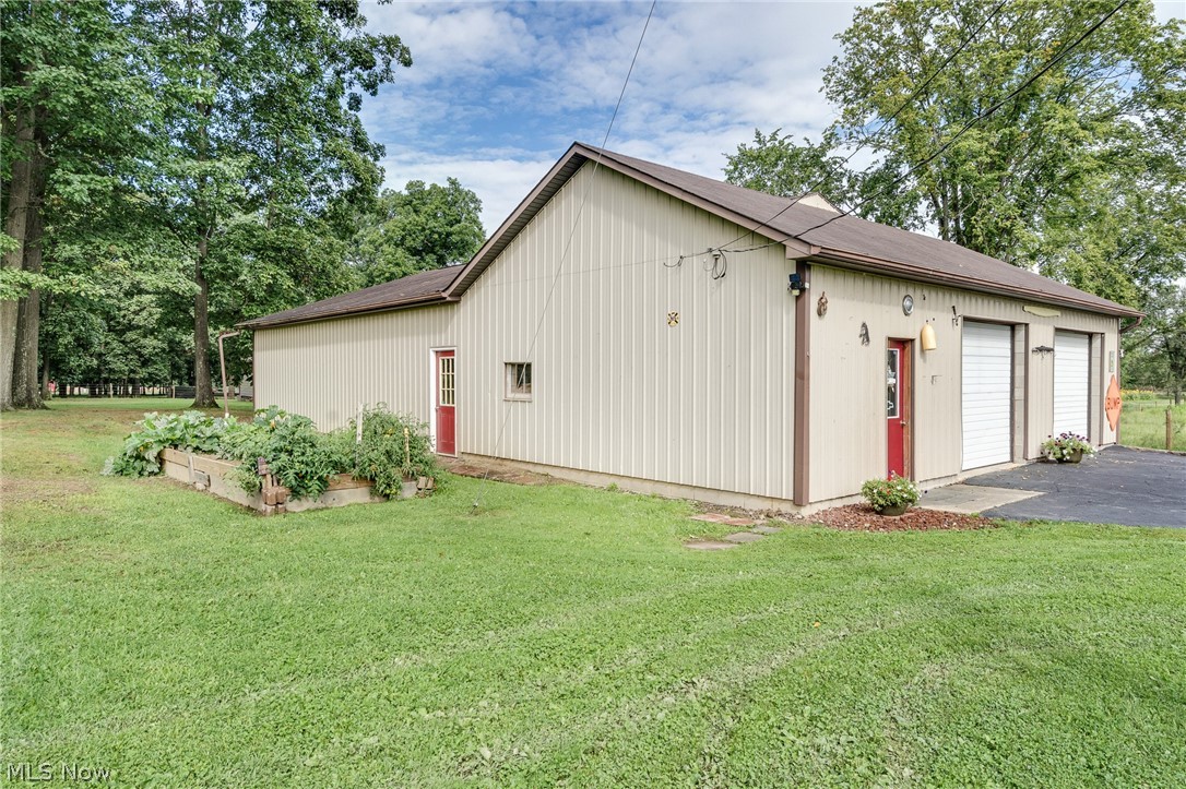 3902 S Newton Falls Road Diamond OH 44412