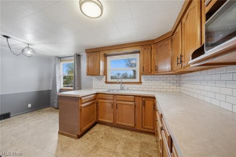 1814 Demington Avenue NW Canton OH 44708