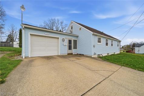 1814 Demington Avenue NW Canton OH 44708