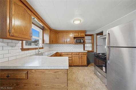 1814 Demington Avenue NW Canton OH 44708