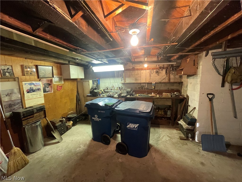 1292 Salt Springs Road Niles OH 44440