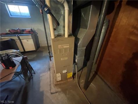 1292 Salt Springs Road Niles OH 44440