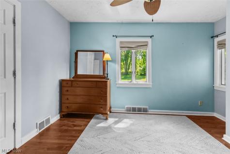 243 9th Street NE Barberton OH 44203