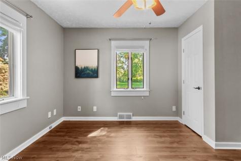 243 9th Street NE Barberton OH 44203