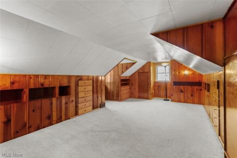243 9th Street NE Barberton OH 44203