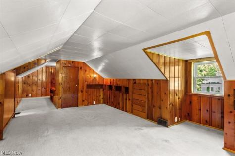 243 9th Street NE Barberton OH 44203