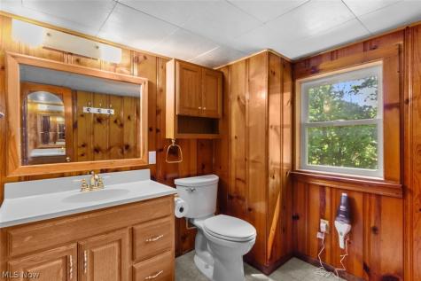 243 9th Street NE Barberton OH 44203