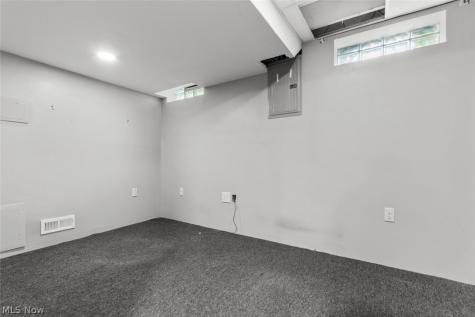 243 9th Street NE Barberton OH 44203