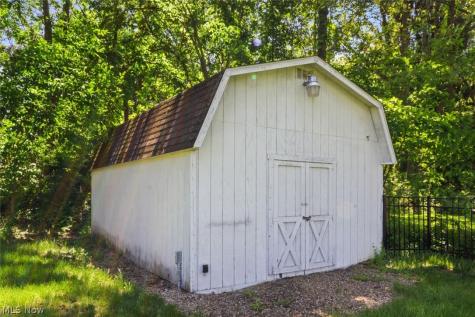 243 9th Street NE Barberton OH 44203