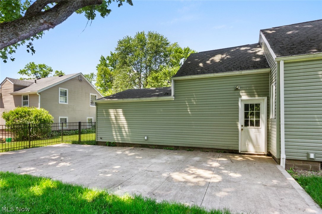 243 9th Street NE Barberton OH 44203