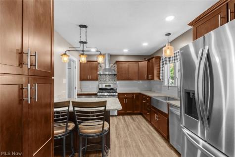 243 9th Street NE Barberton OH 44203