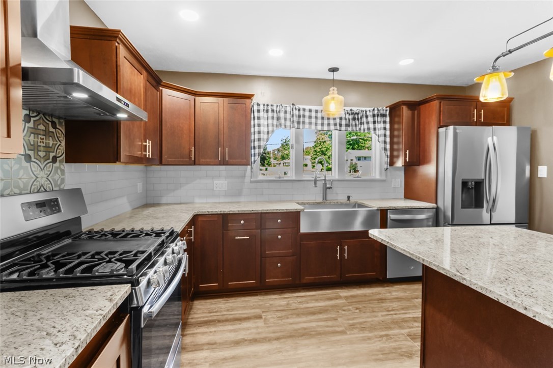 243 9th Street NE Barberton OH 44203